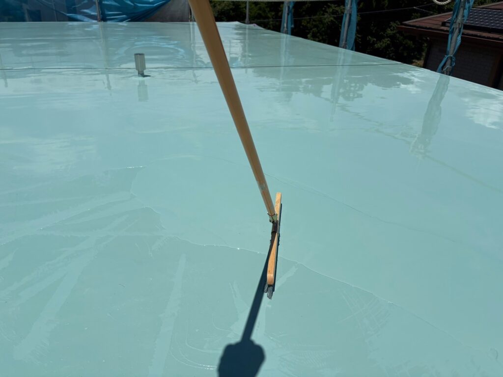 【屋上防水】<br />
ウレタン防水２層目